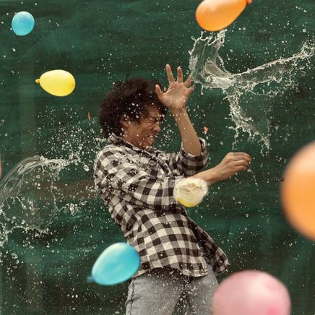 Битва шаров. Волейбол с воздушными шарами. Воздушный шарик с водой. Водный волейбол шариками. Шар для кидания.