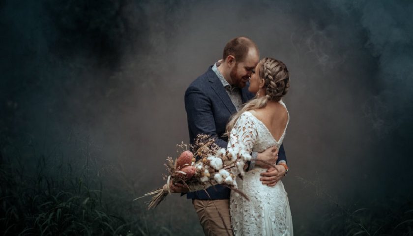 Smoke bomb Photography Guide for Weddings