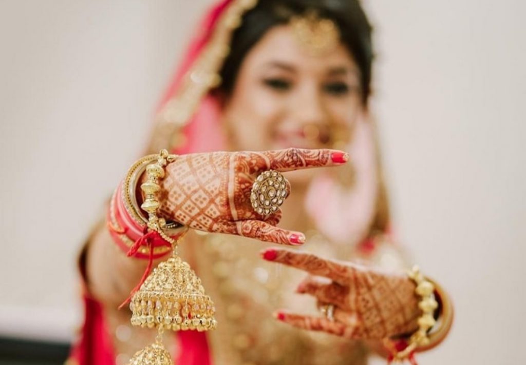 indian bridal looks | Bridal photography poses, Bridal poses, Bride poses