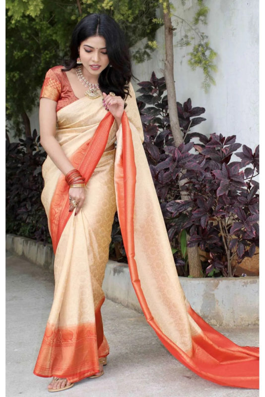 Bengali Haldi Look - creamish red saree
