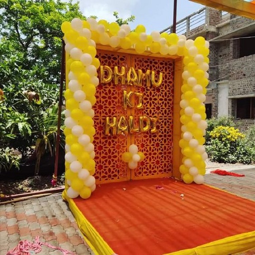 balloon backdrop - low cost simple haldi decoration at home