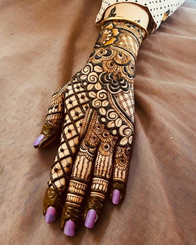 bharwa design - Back Hand Mehendi Designs