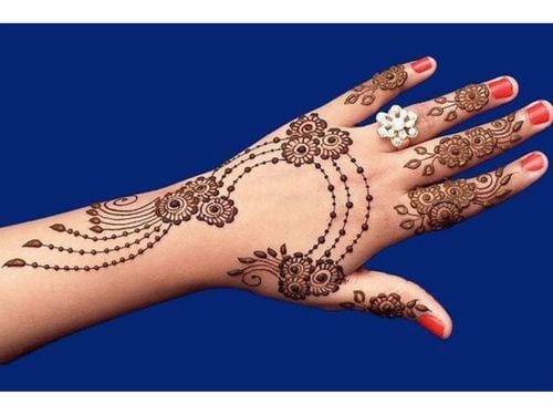 Small Mehndi Design - chains and flowers