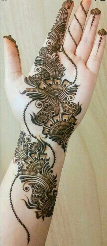 chains and flowers - Floral Mehendi Designs