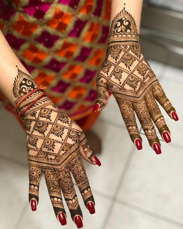 criss cross - Back Hand Mehendi Designs