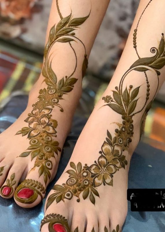 decorate your legs - Floral Mehendi Designs