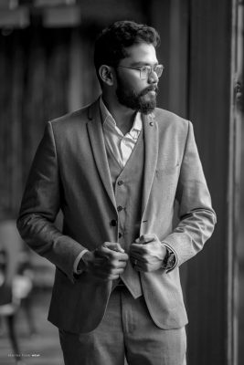 flex your outfit - groom poses