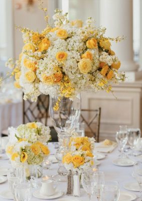 floral centerpiece to decorate your tablescape