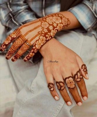 finger mehendi design with floral motifs and flowing lines