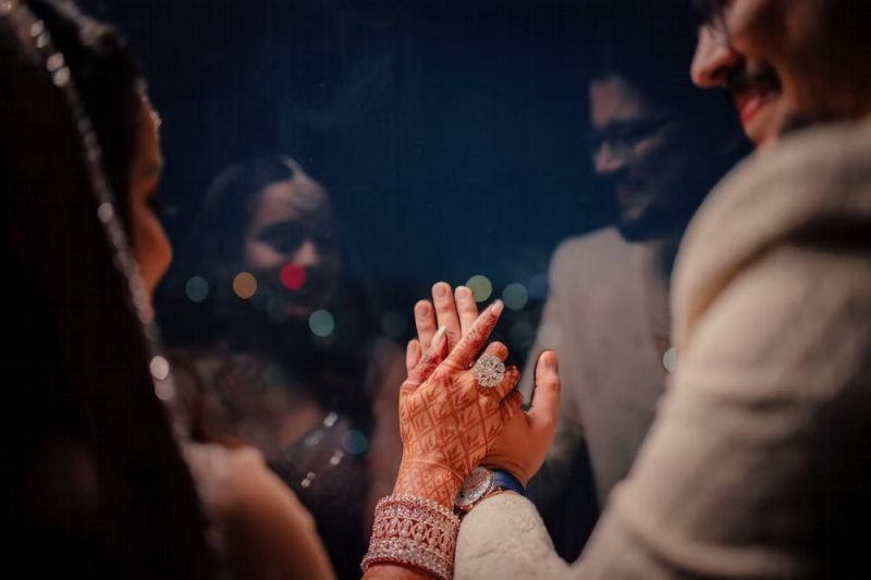 hands in hands - wedding photoshoot
