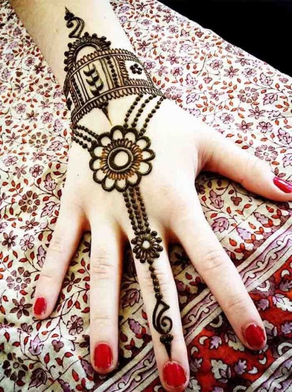 henna jewelry - Back Hand Mehendi Designs