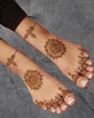mandala for feet - minimal mehendi designs