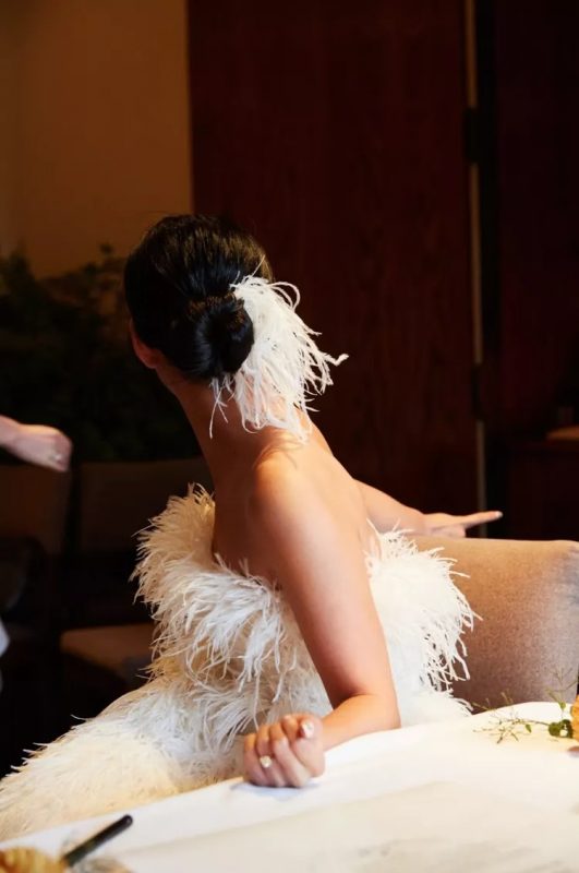 ostrich feather - wedding hair trends