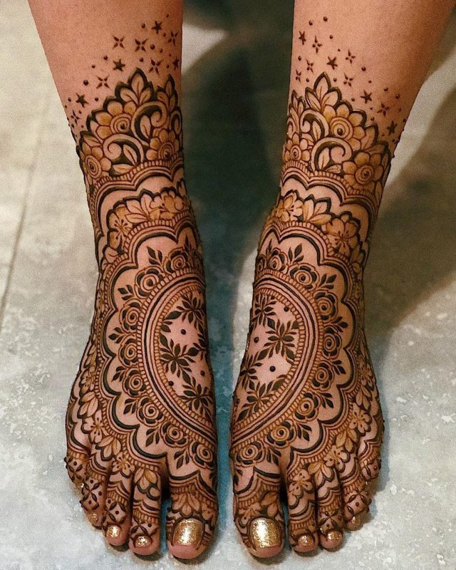 symmetrical feet design - Floral Mehendi Designs
