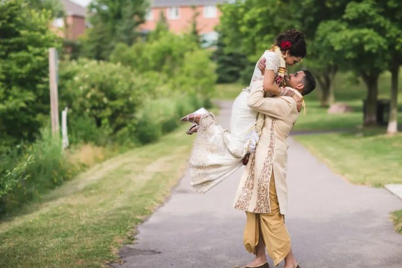 lifting pose - wedding photoshoot