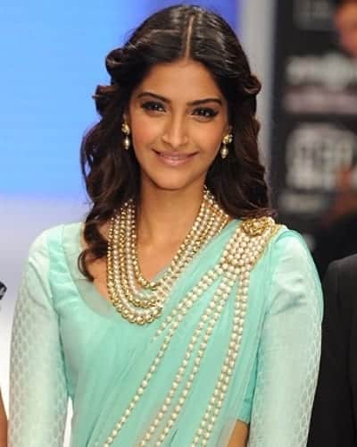 vintage curls - hairstyles for saree