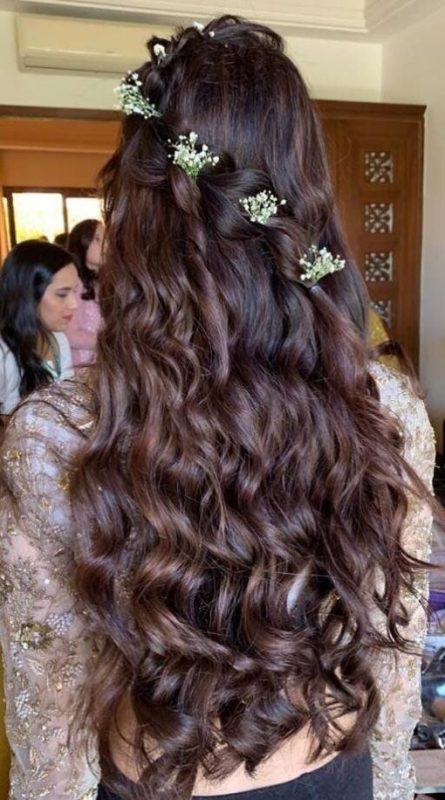 27 Effortlessly Stylish Half-tie Hairstyles We Spotted on Real brides |  Bride hairstyles, Wedding hairstyles, Indian bridal hairstyles