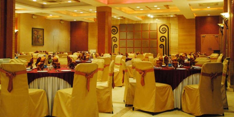 Aura Grande Banquet