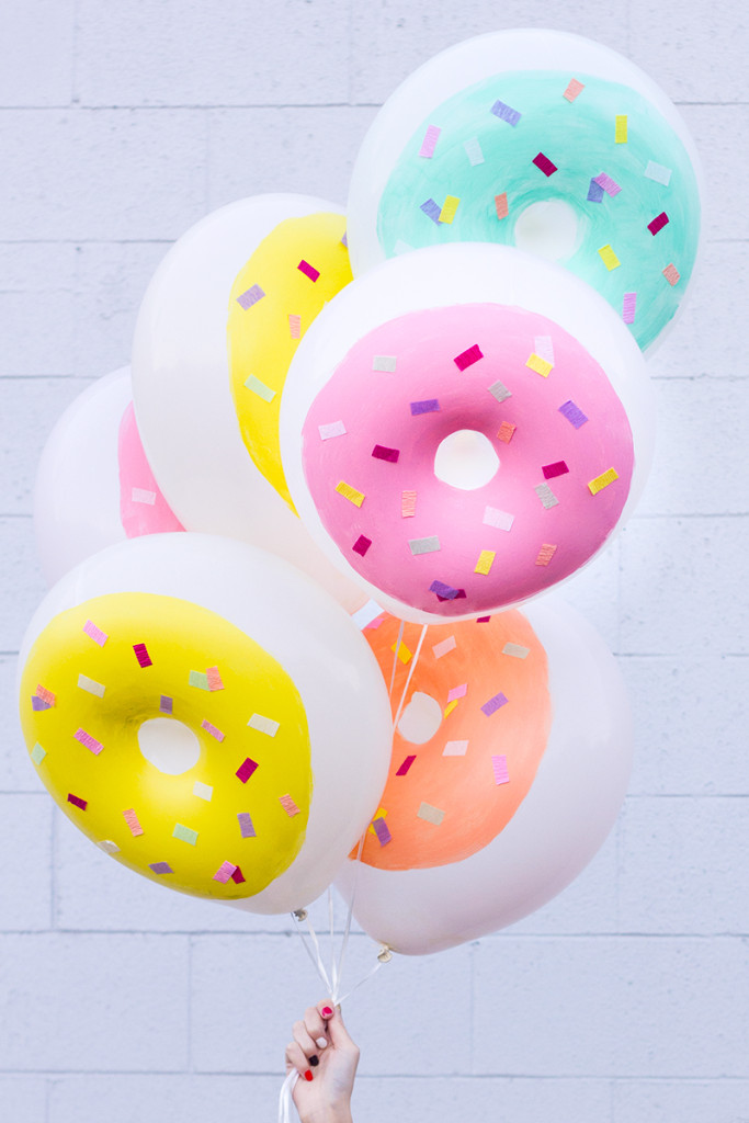 donut-painted-balloon decor ideas