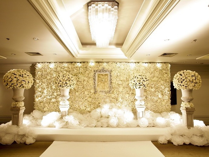 floral-white-roses-wedding-stage-backdrop