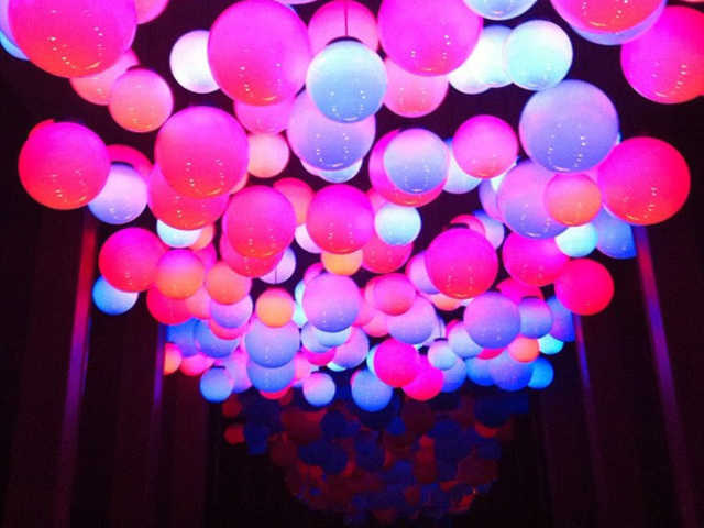 neon-balloon-decor-ideas