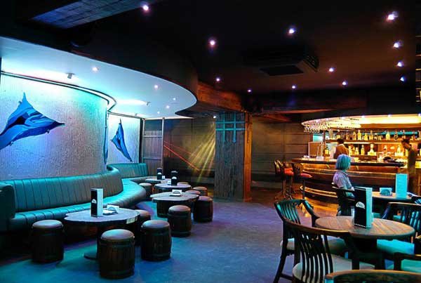 lustre lounge cocktail party places in Pune