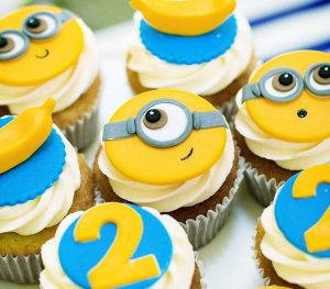 minion cup cake