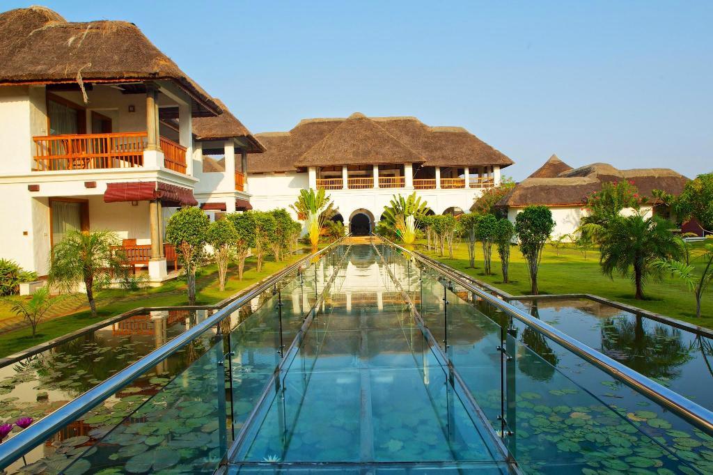 Le Pondy Beach Resort 