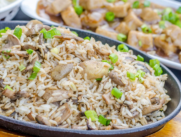 Best Indian wedding dishes main course: Garlic Mushroom Fried Rice