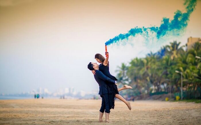 pre wedding photoshoot at Juhu Beach