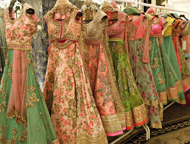 wedding shopping in Mumbai at Juhu Tara Road