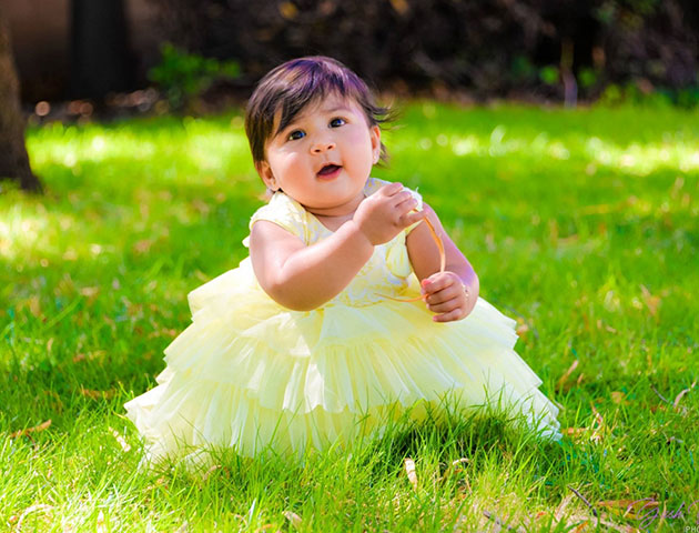 creative baby photoshoot in a park