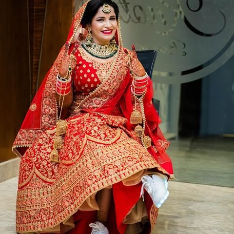 red lehenga, comfortable bride, led shoes, shoes with lights, bridal lehenga, 