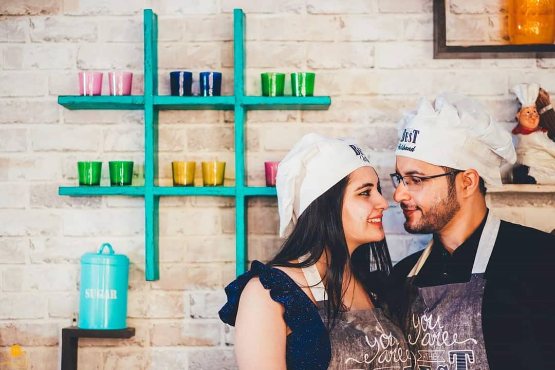 pre wedding photoshoot poses, pre wedding shoot poses, funny marriage photoshoot, Pre Wedding Shoot Ideas, love food