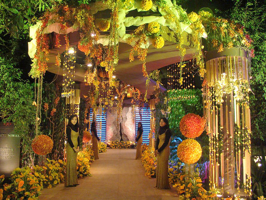 sangeet decoration, indian decor, sangeet decorations at home, floral decoration, sangeet ideas, sangeet ceremony ideas, light decoration for wedding, wedding gate decoration