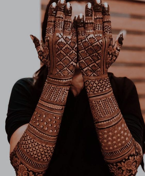 Back Hand Bridal Mehndi Design 2022 1