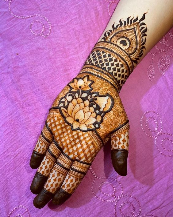 Floral Trending Bridal Mehendi Design 