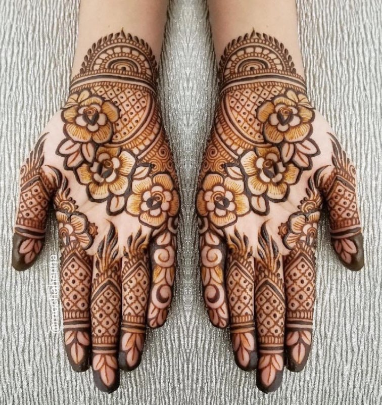 Floral Trending Bridal Mehendi Design 