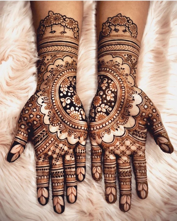 Floral Trending Bridal Mehendi Design 