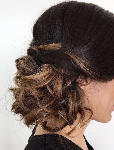 Easy and creative Navratri hairstyles for you to slay! Easy and creative Navratri hairstyles for you to slay!