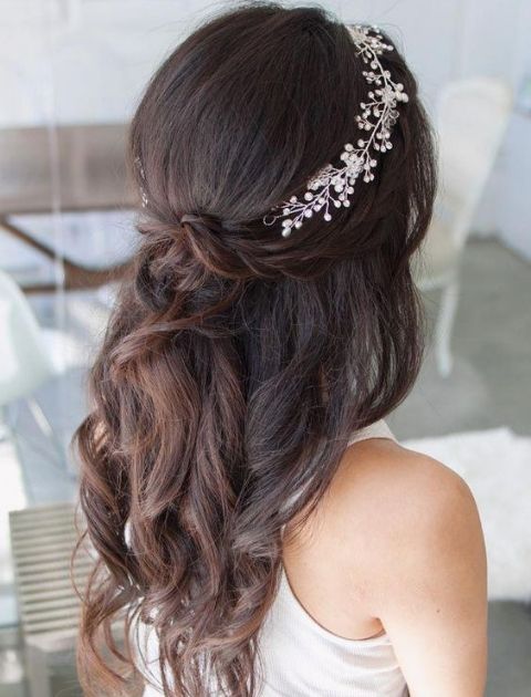 Easy and creative Navratri hairstyles for you to slay! Easy and creative Navratri hairstyles for you to slay!