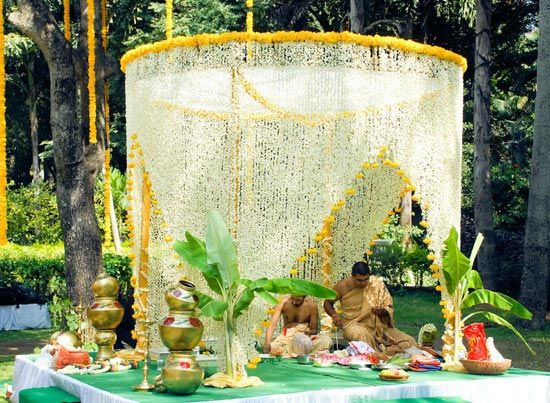 genda phool, genda phool decoration ideas, genda phool decoration, genda phool gate decoration, genda decoration, genda phool wedding decorations, genda flower decoration, door decoration with marigold flowers, marigold flower decoration