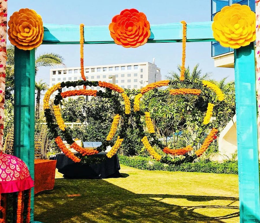 genda phool, genda phool decoration ideas, genda phool decoration, genda phool gate decoration, genda decoration, genda phool wedding decorations, genda flower decoration, door decoration with marigold flowers, marigold flower decoration