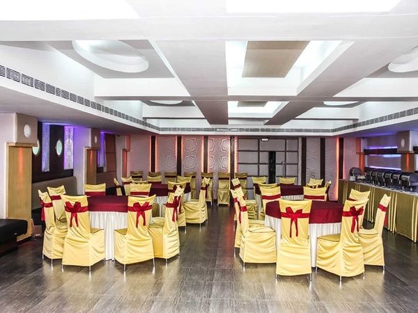 popular party halls thane