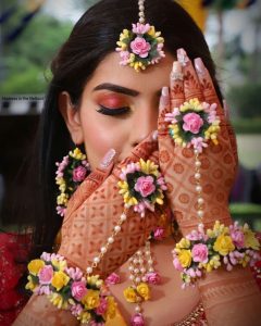 haldi flower jewellery, haldi jewellery designs, flower jewellery designs, haldi jewellery Haldi Flower Jewellery Designs- Maang Tikka