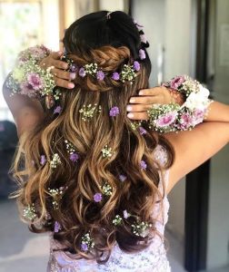 wavy open hair with flowers image