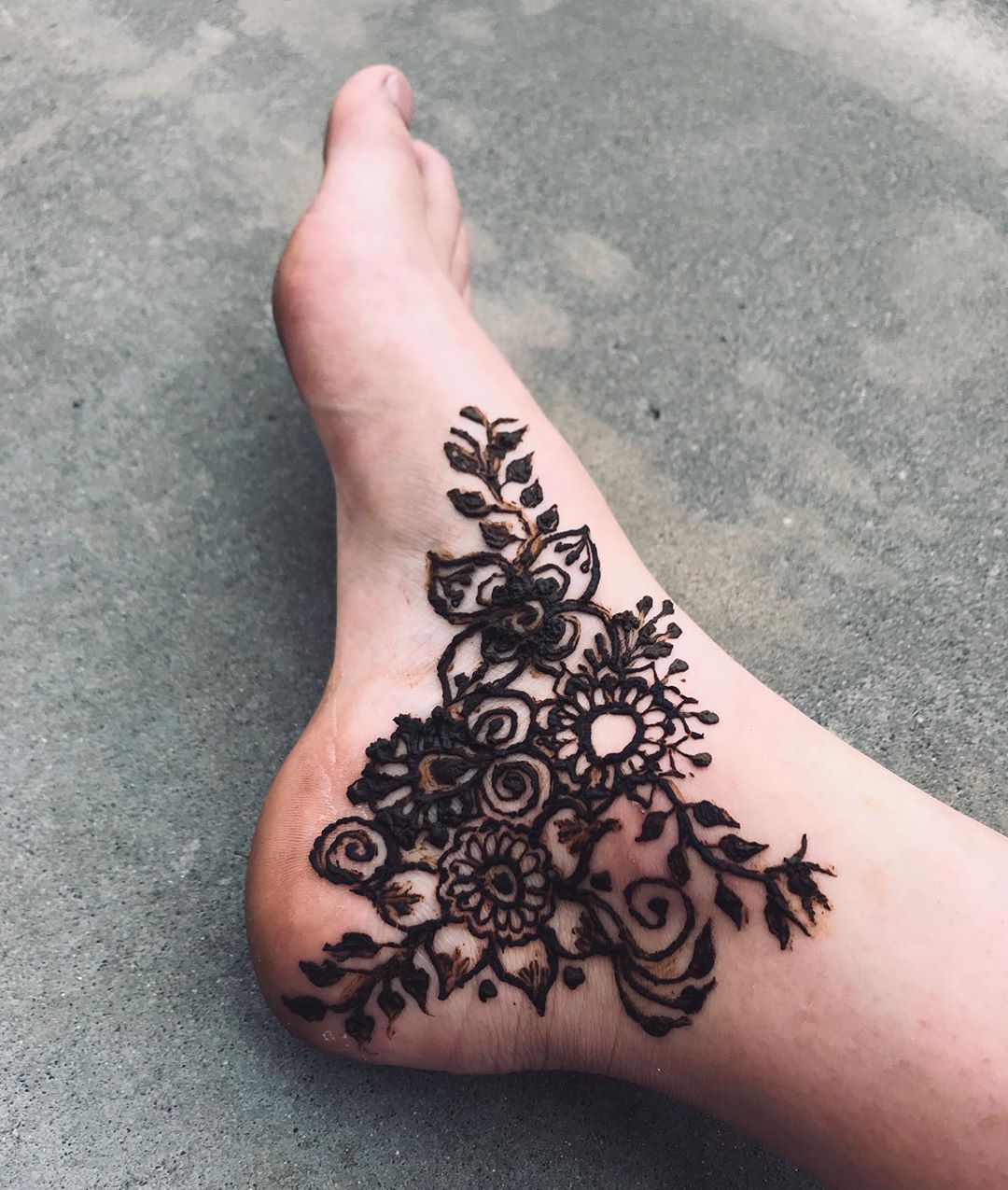 SIDE FEET MEHENDI DESIGNS