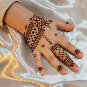 mehendi designs for kids _ back tiny