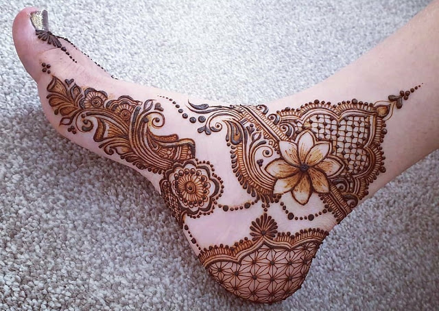 Geometric Leg Design Bridal Mehendi