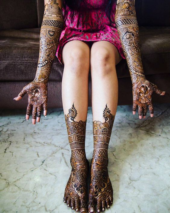 Intricate Dulhan Mehndi Designs for Legs